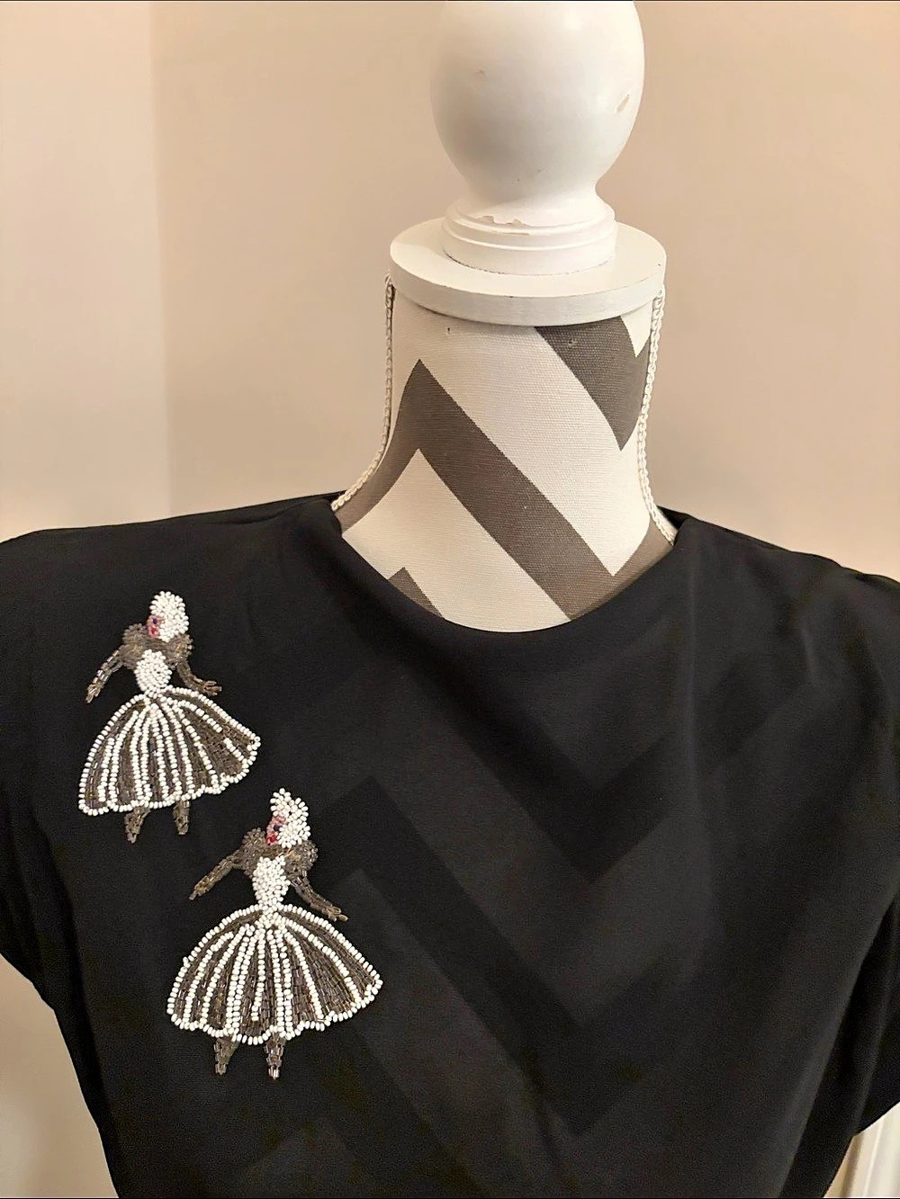 Rare 1940’s black rayon dancing dress. No label, size 4 - Picture 8 of 11